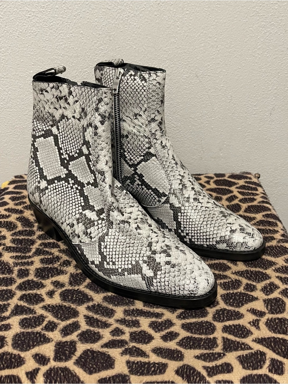 Straight To Hell Richards Animal Print Ankle Boots Gray Black Leather NWT Mens 8